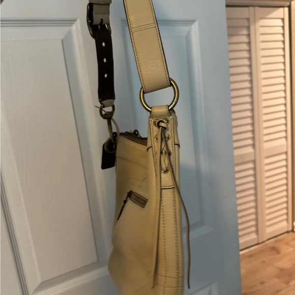 Like New Coach Shoulder Bag Pebbled Leather - Picture 5 of 8